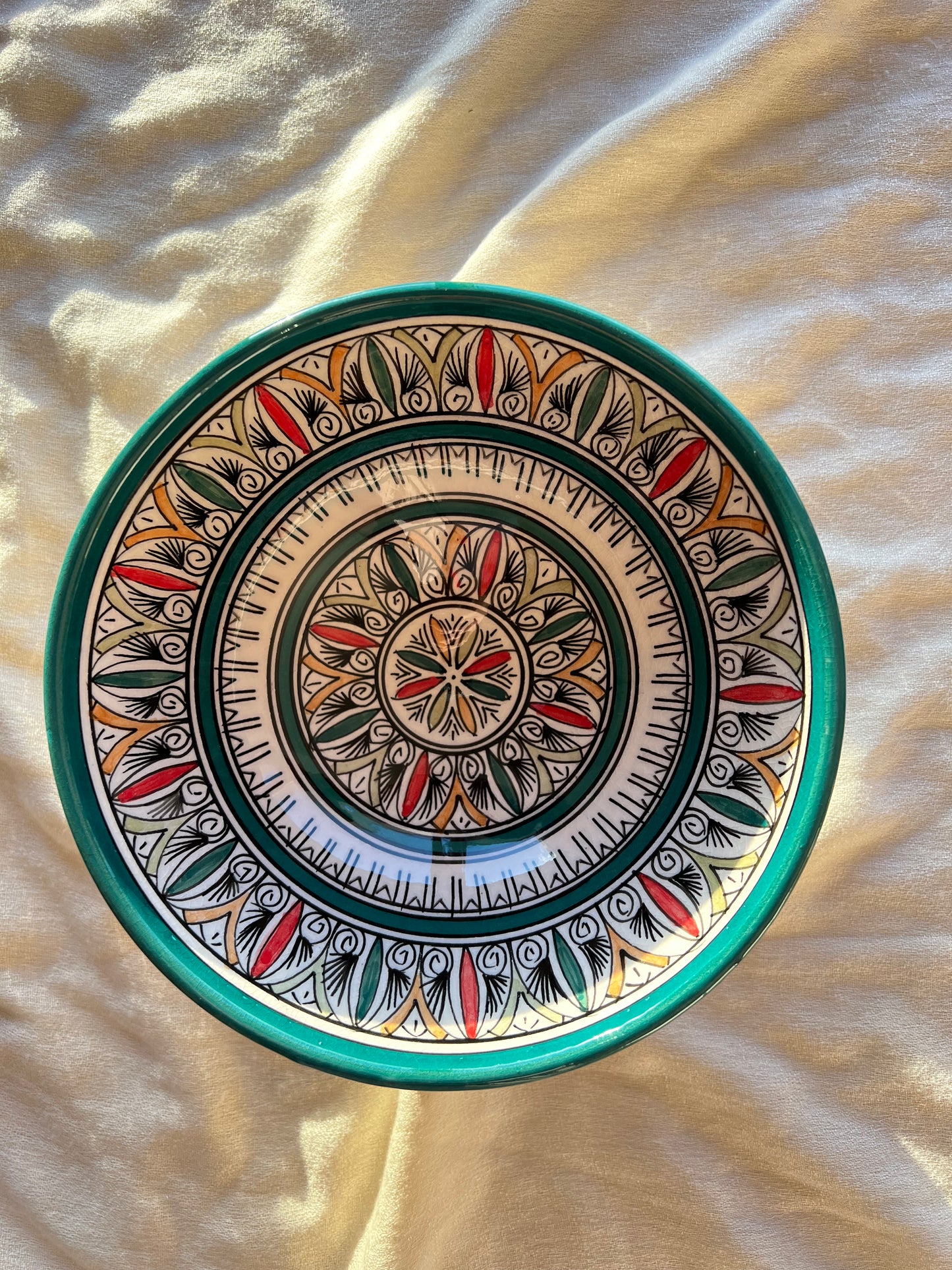 Bol moyen au décor artisanal vert